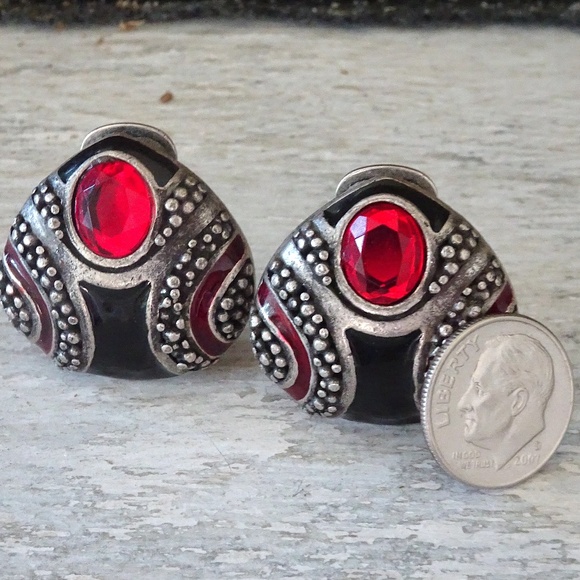 Vintage Clip On Silver Tone Shield Black & Ruby Red Jewel Statement Earrings - Picture 3 of 8